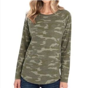 Peace & Pearls Women’s Waffle Knit Camo Long Sleeve Top NWOT Size Large